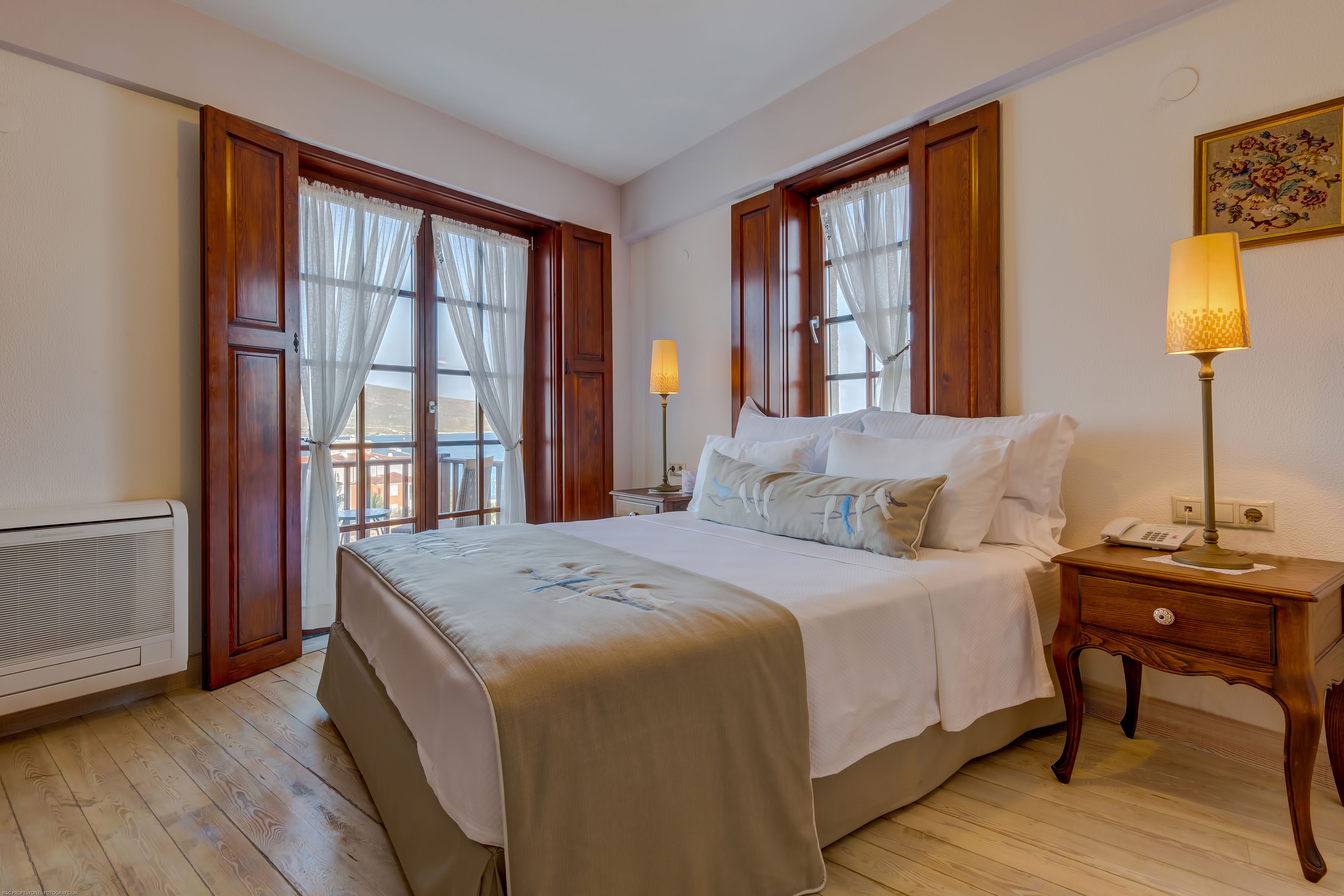 family room | 1 bedroom, premium bedding, minibar, in-room safe