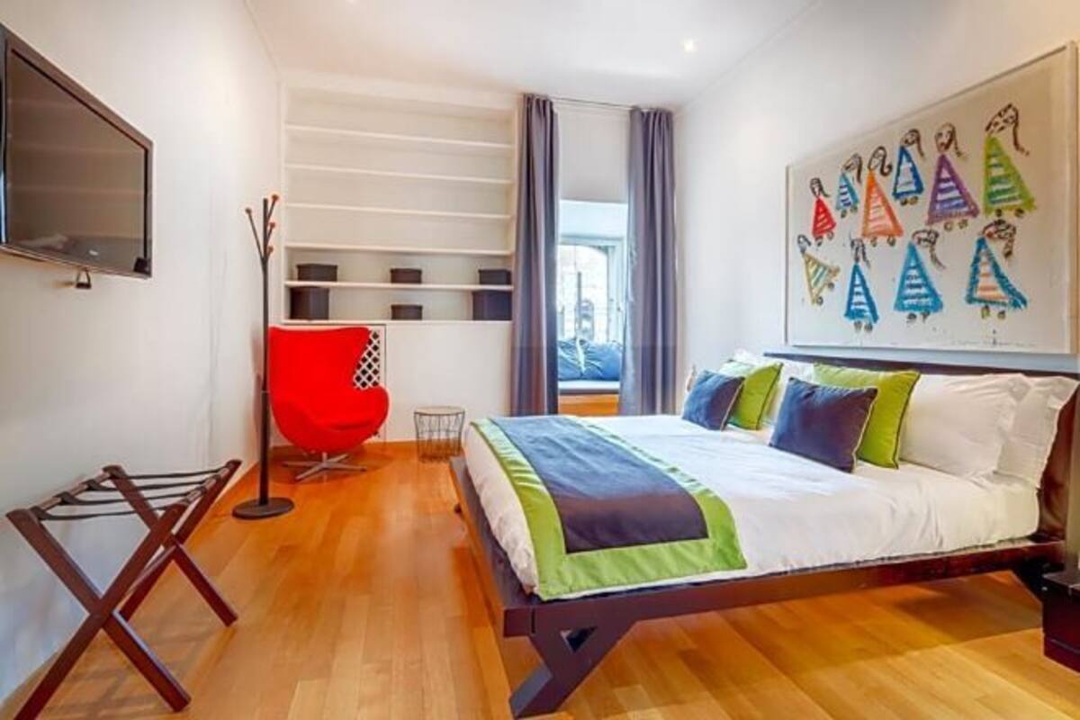 Luxe beddengoed, donsdekens, een minibar, een kluis op de kamer