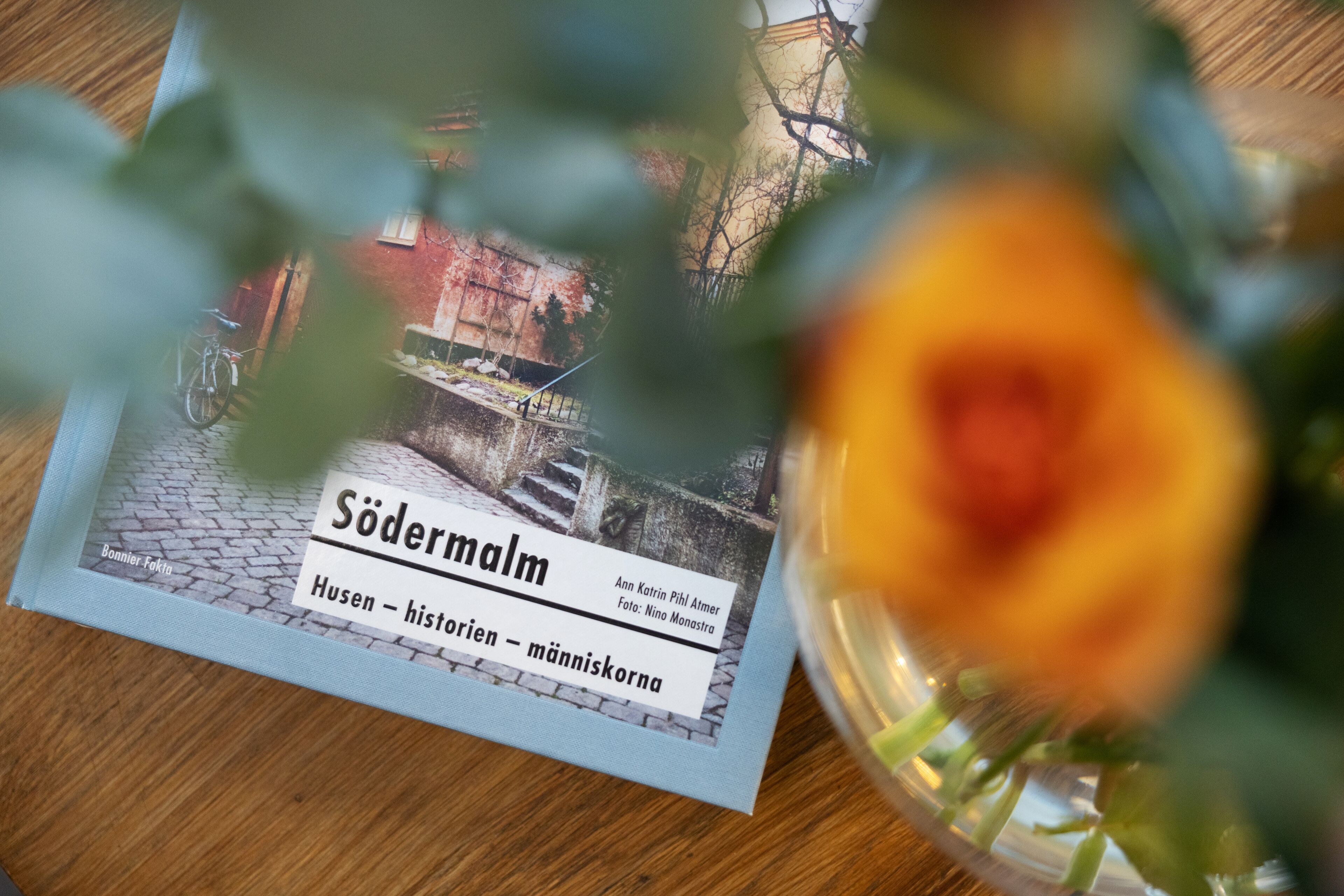 32-inch flat-screen tv with cable channels, tv