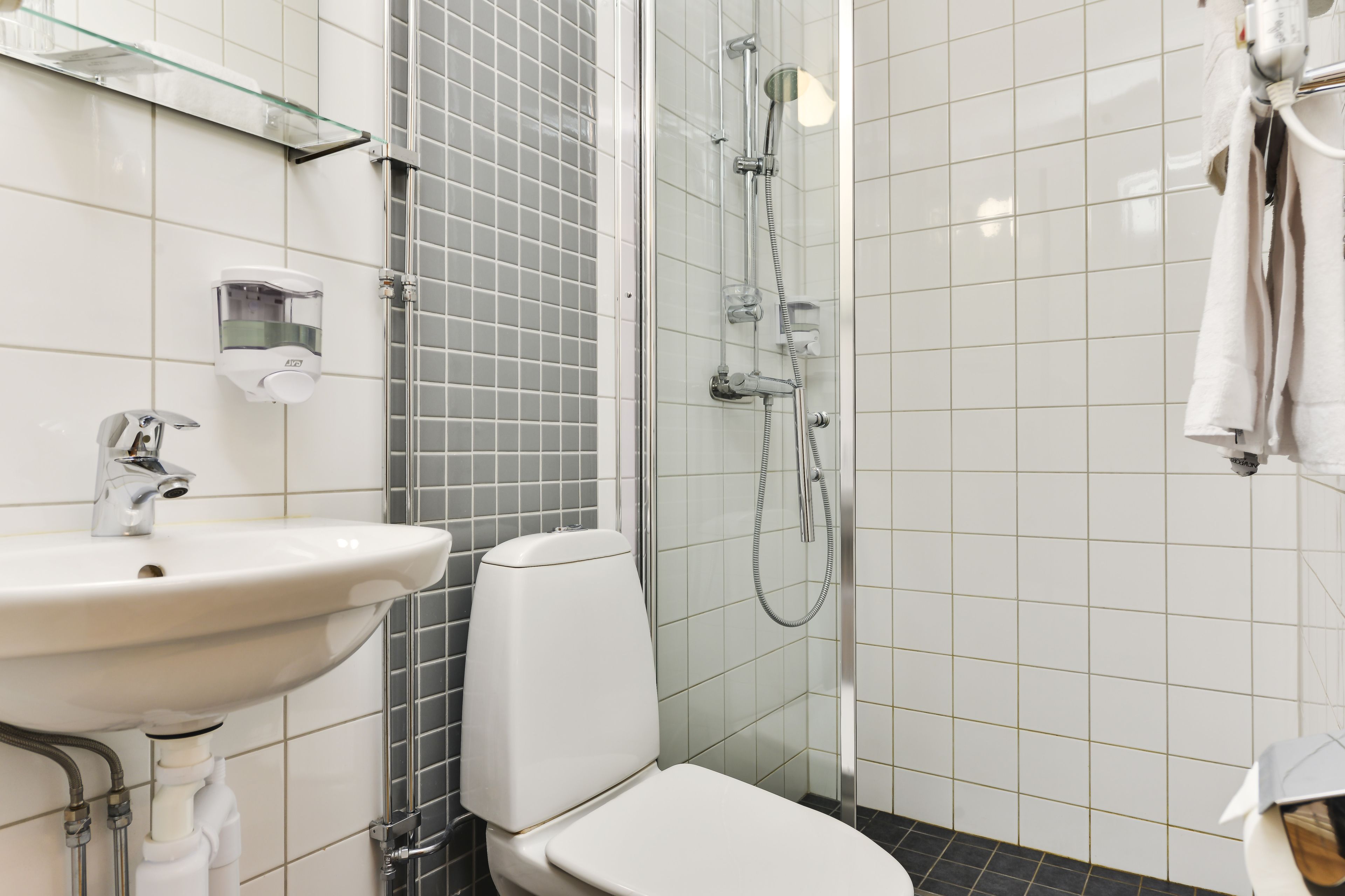 standard double or twin room | bathroom | shower, hair dryer, towels