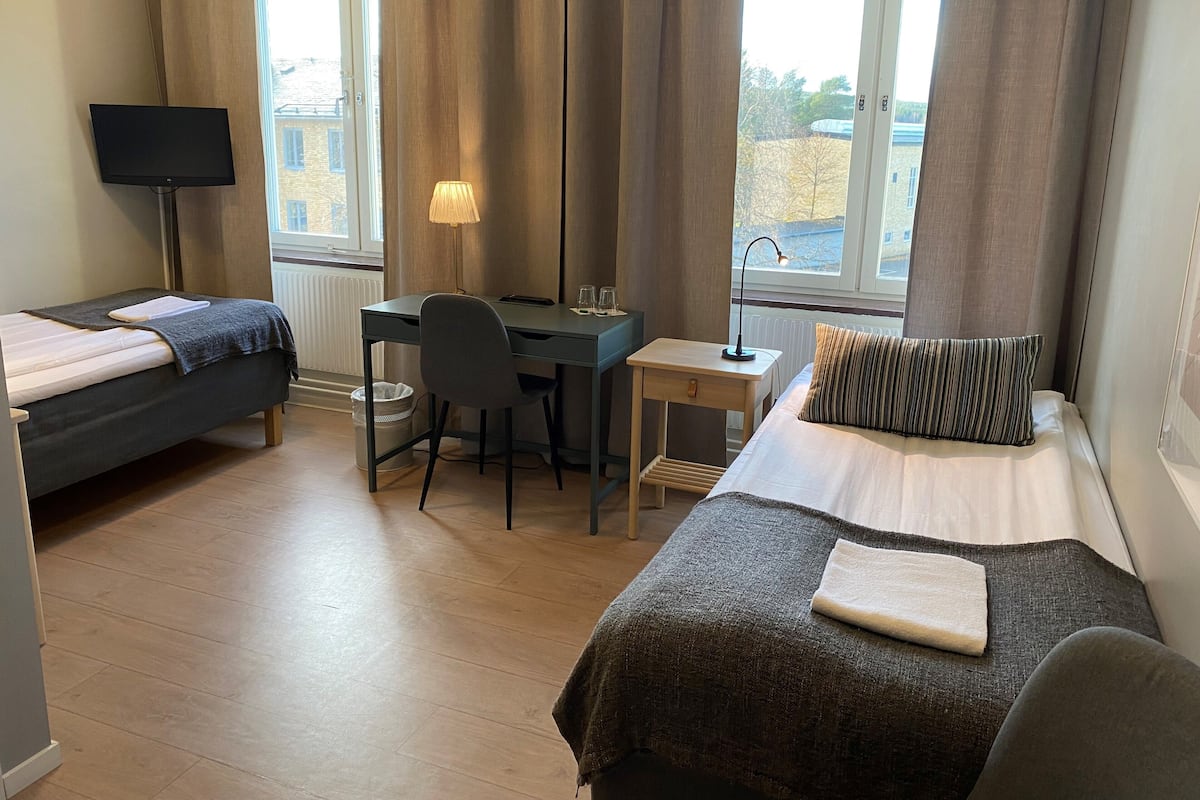 스탠다드 트윈룸, 전용 욕실 | 다리미/다리미판, 무료 WiFi, 침대 시트