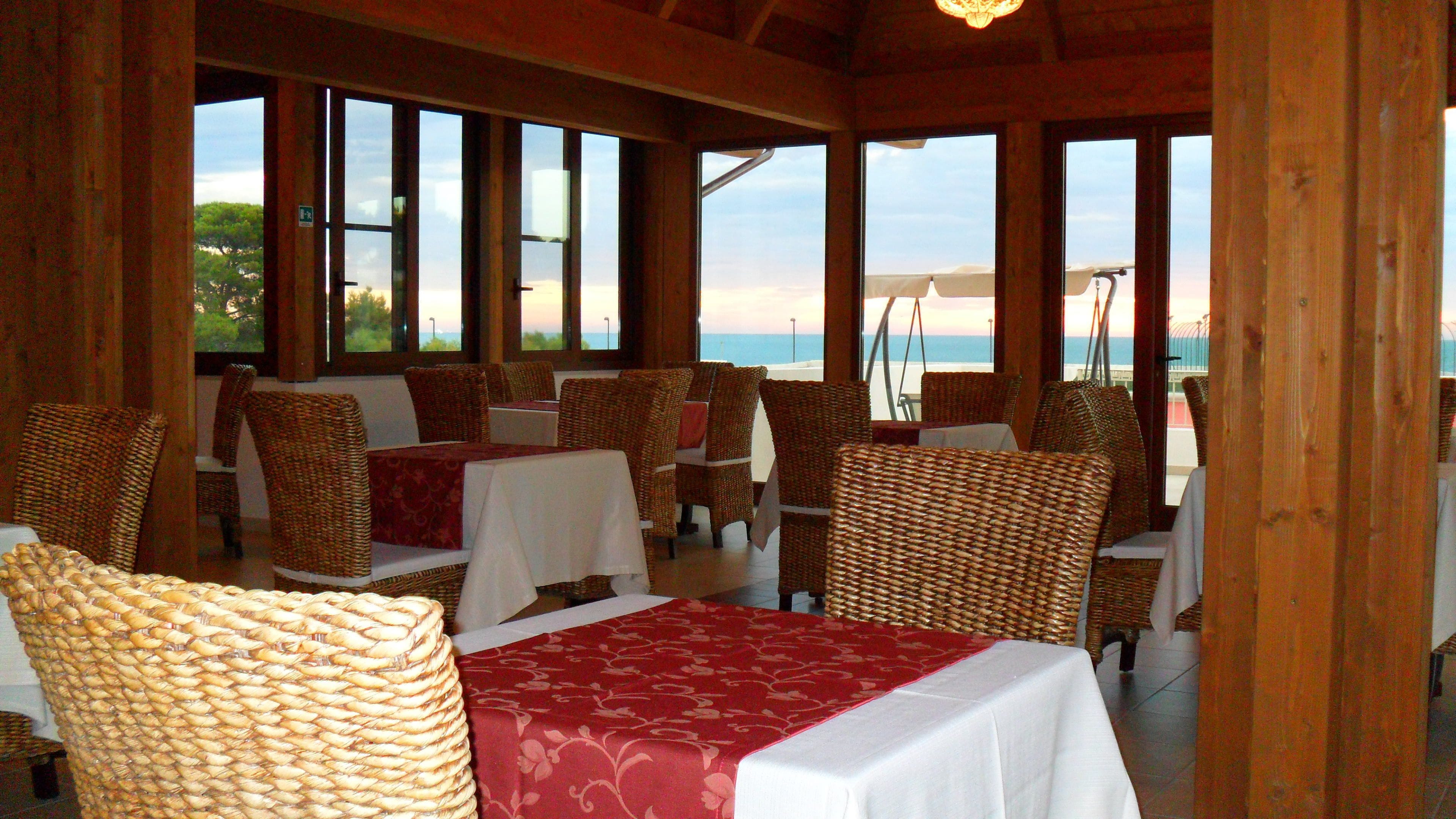 Free daily breakfast 