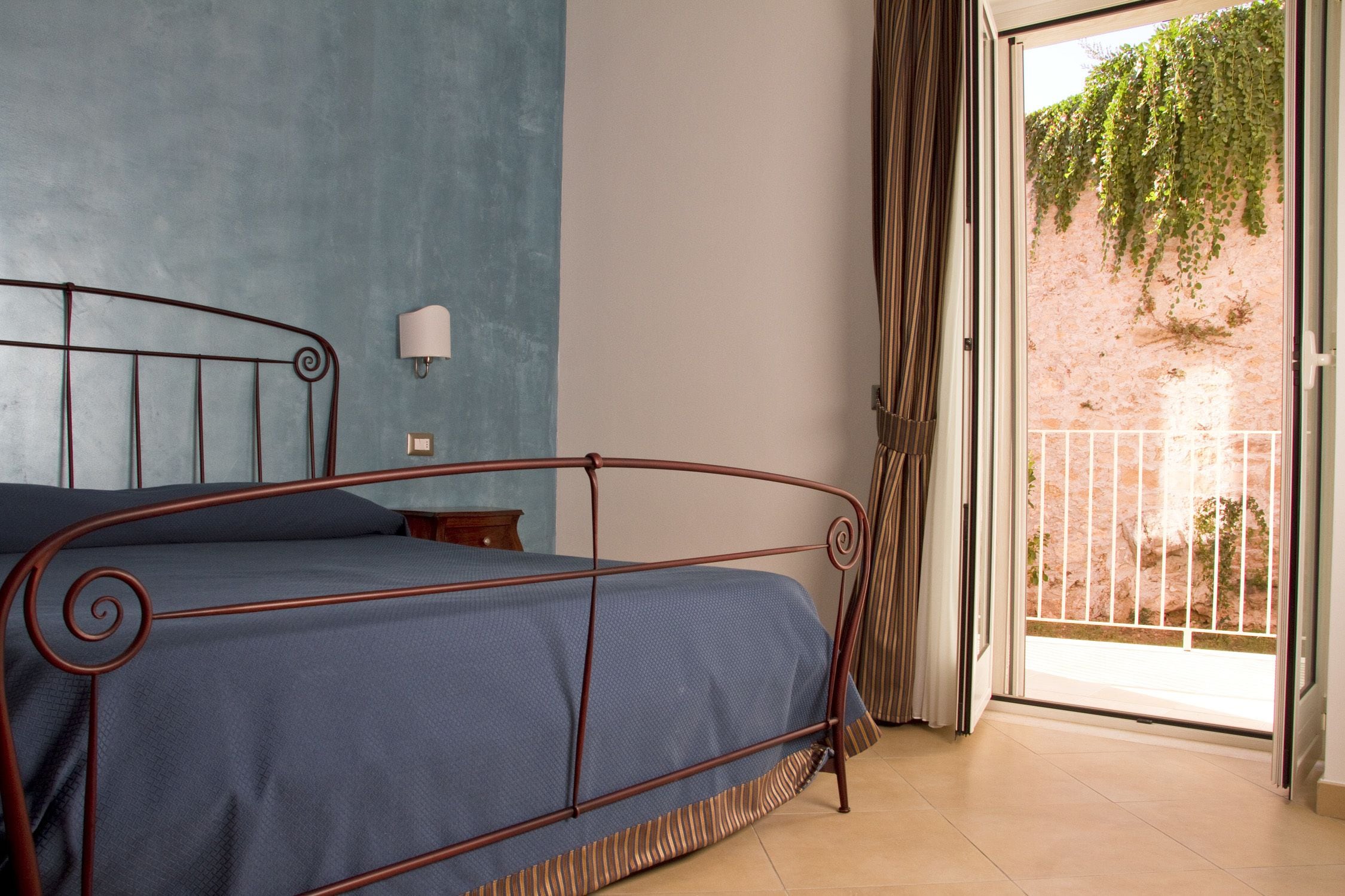 standard double room | 1 bedroom, premium bedding, minibar, in-room safe