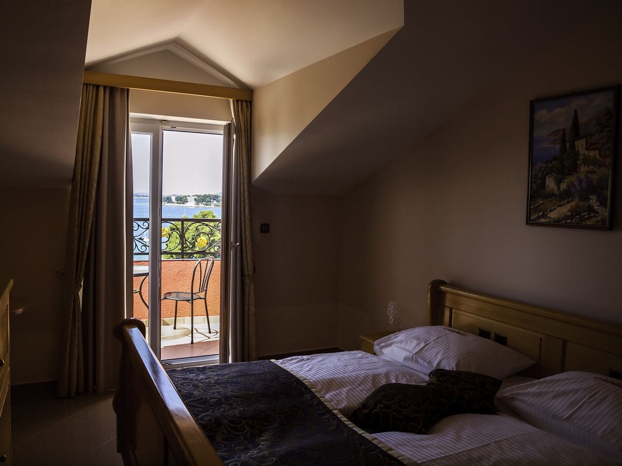 double room | hypo-allergenic bedding, minibar, in-room safe, desk