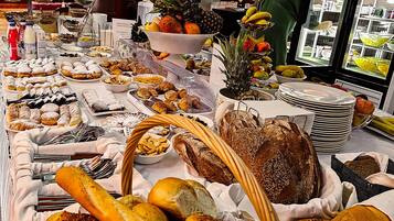 Petit déjeuner, déjeuner et dßner servis sur place