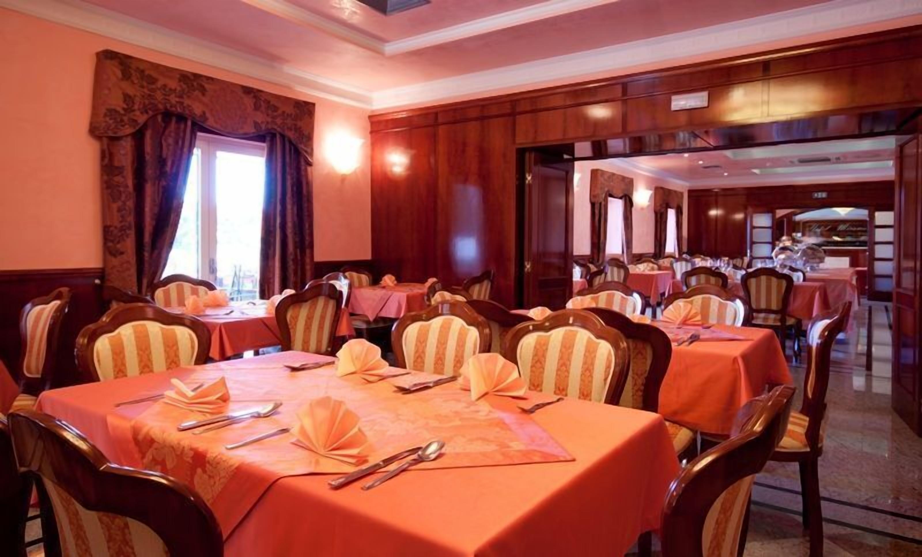 breakfast, lunch and dinner served