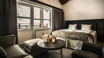 Junior Suite (Incl. Spa Access) | Desk, laptop workspace, blackout drapes, iron/ironing board