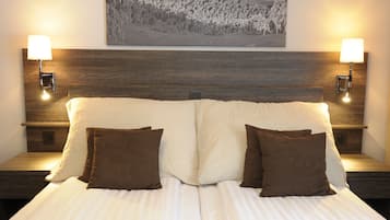 Standard Twin Room, 2 Twin Beds (Incl. Spa Access) | Desk, laptop workspace, blackout drapes, iron/ironing board