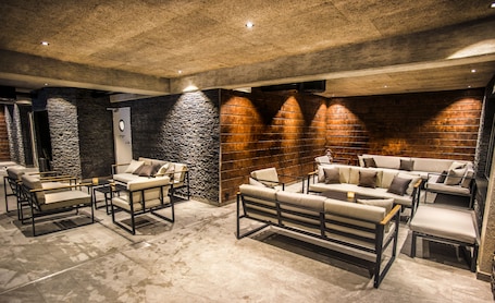 Sauna, hot tub, steam room, Swedish massages, sports massages