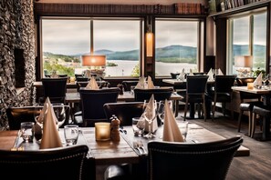 2 restaurants, breakfast served