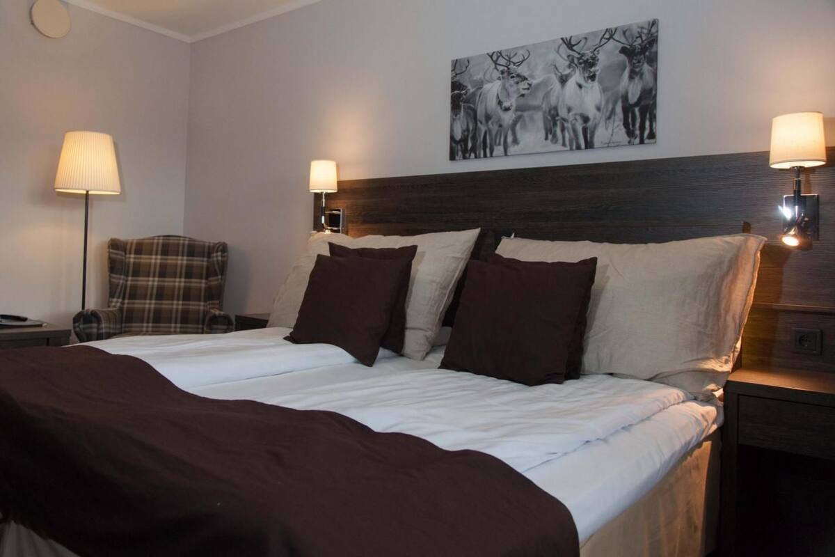 Premium Twin Room, 2 Twin Beds, Balcony (Incl. Spa Access) | Desk, laptop workspace, blackout drapes, iron/ironing board