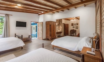 Suíte família | Roupas de cama premium, edredons de pluma, cofres nos quartos