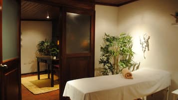 Salas para tratamentos a dois, sauna seca, banheira de hidromassagem