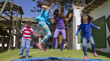 Área de juegos infantiles al aire libre