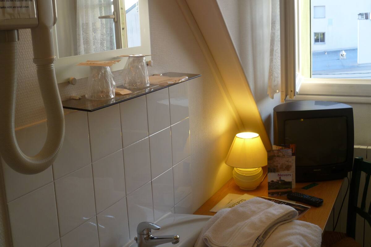 Economy Triple Room | Premium bedding, desk, blackout drapes, rollaway beds (surcharge)