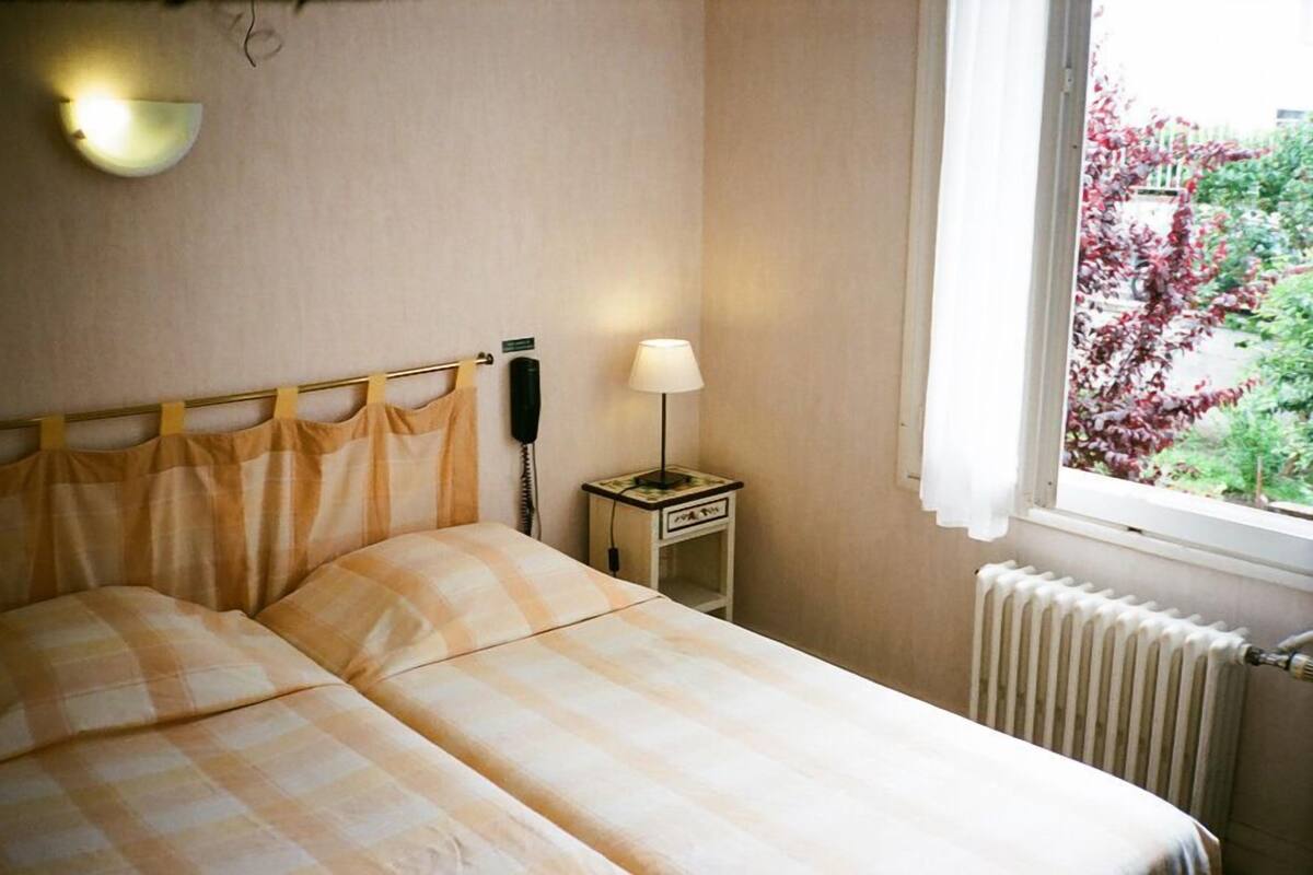 Premium bedding, desk, blackout drapes, rollaway beds (surcharge)