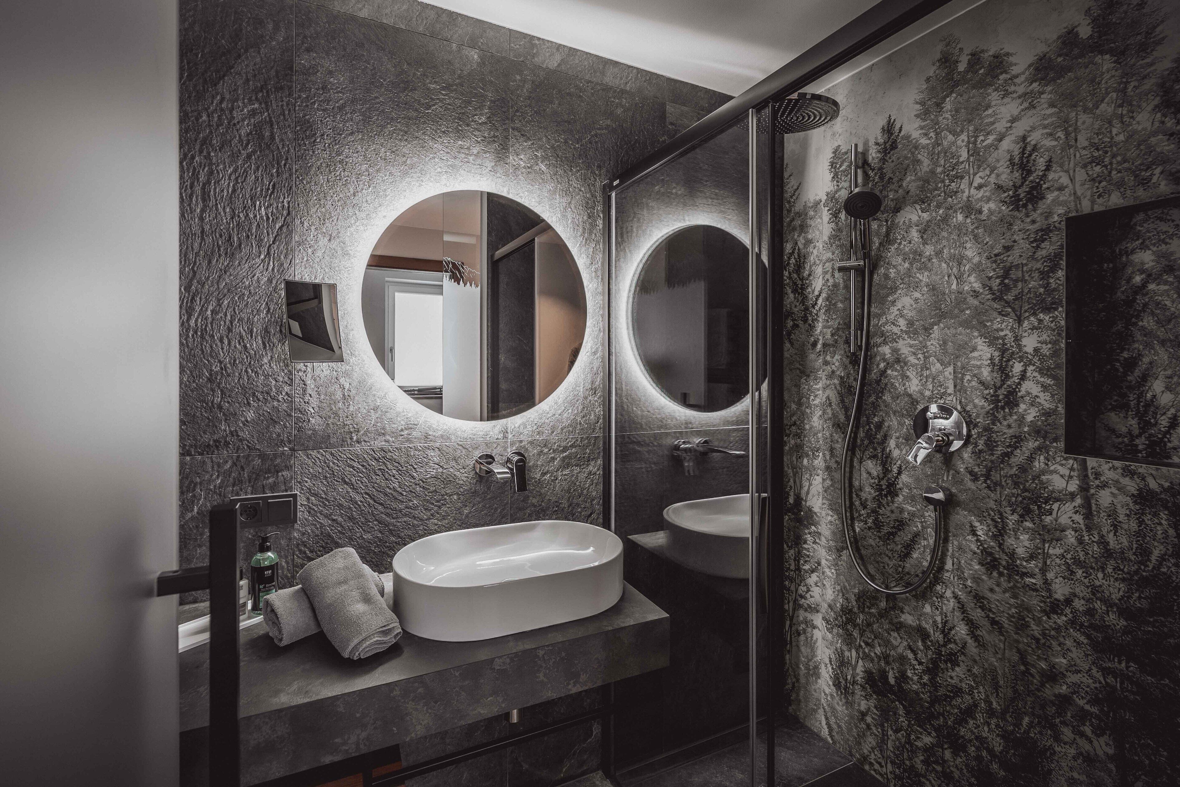 premium room, mountain view | bathroom | shower, rainfall showerhead, free toiletries, hair dryer