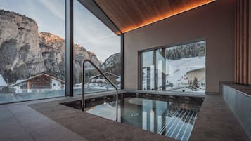 Indoor spa tub