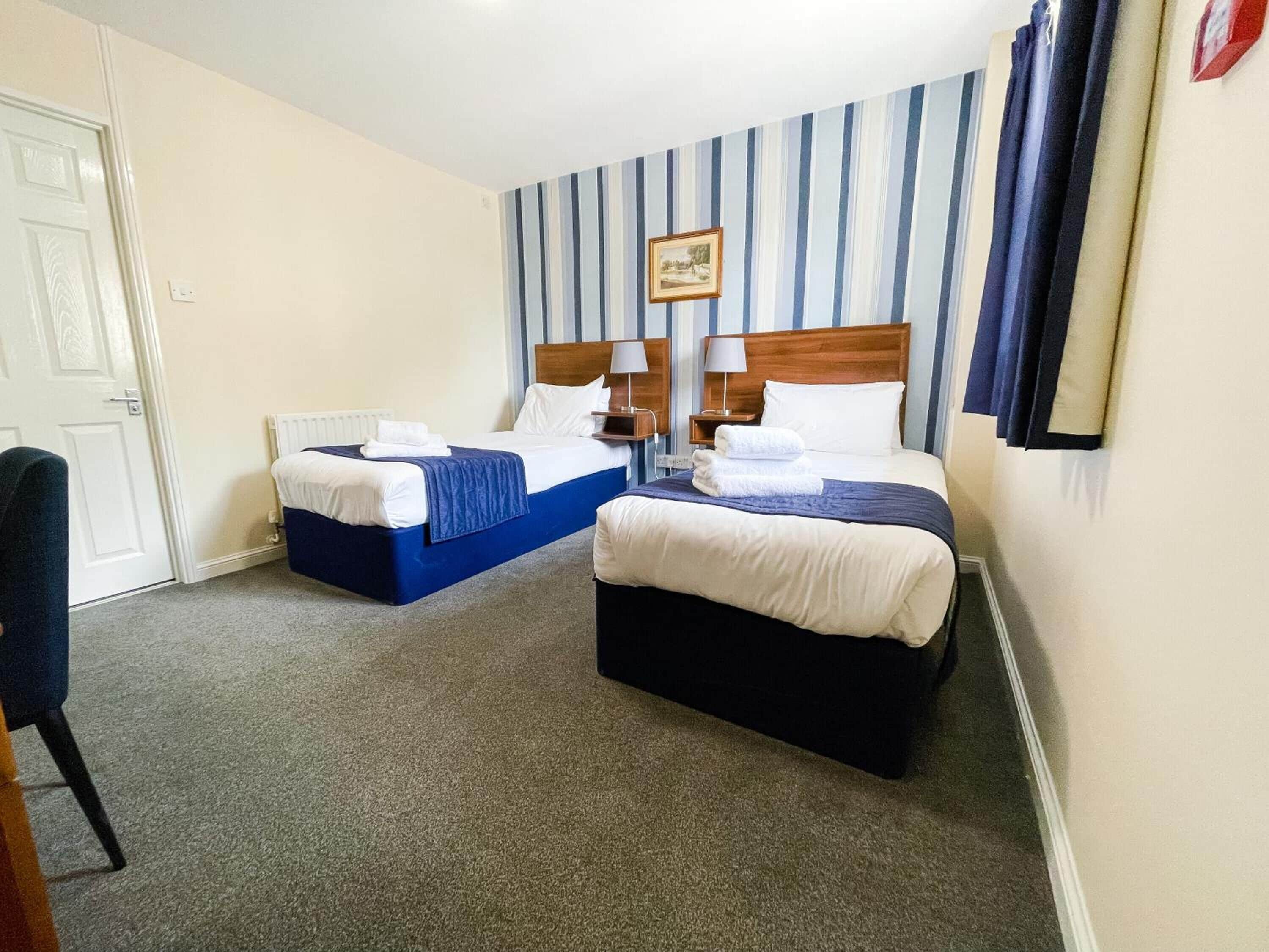 1 bedroom, desk, blackout curtains, soundproofing