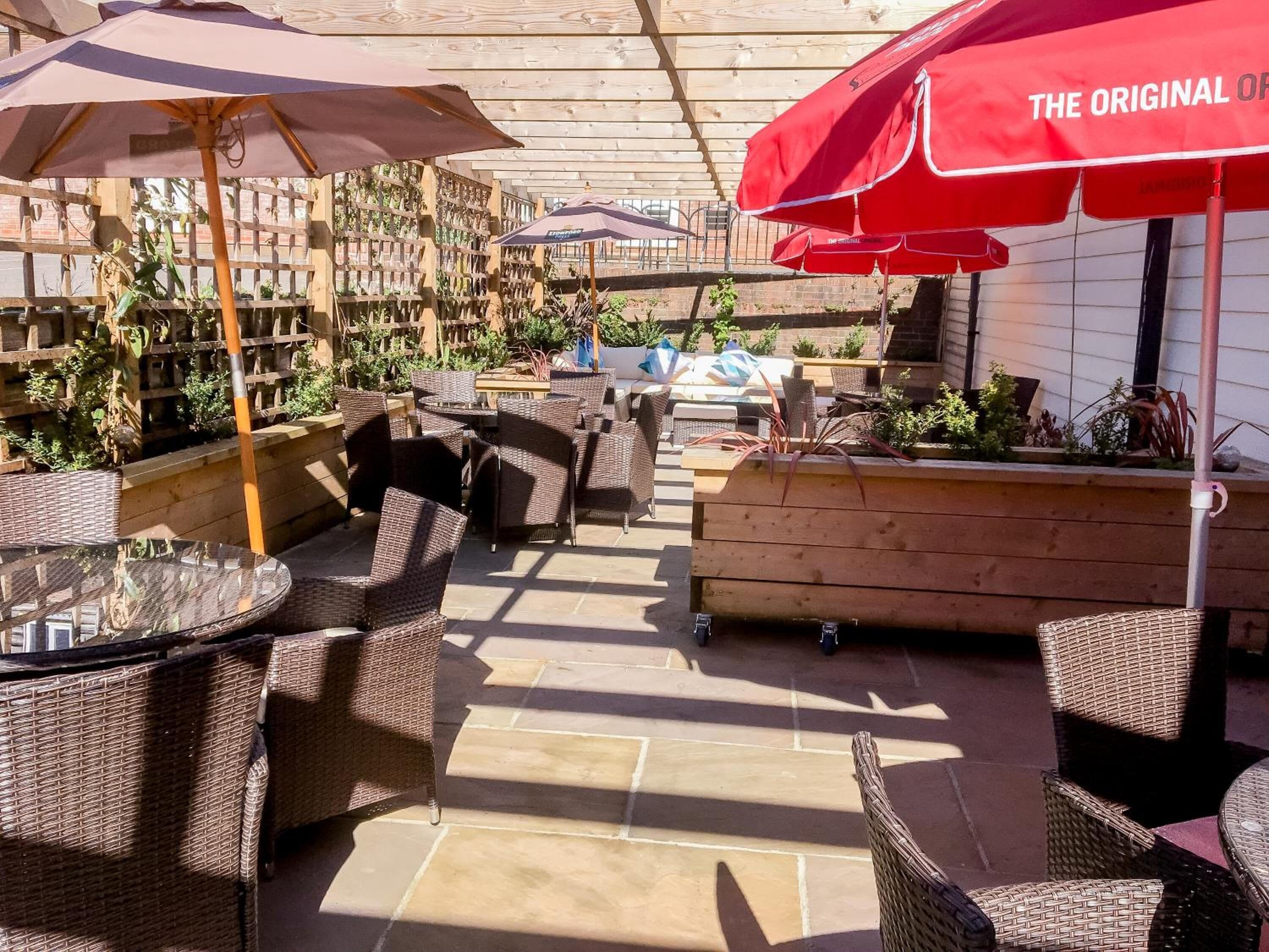 breakfast, lunch, dinner served; modern european cuisine