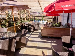 Breakfast, lunch, dinner served; Modern European cuisine  - The Angel Hotel (Alton)