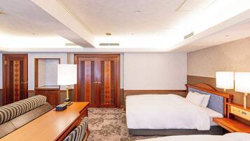 Down comforters, desk, blackout drapes, free WiFi