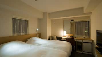 Escritorio, cortinas blackout, insonorización y wifi gratis