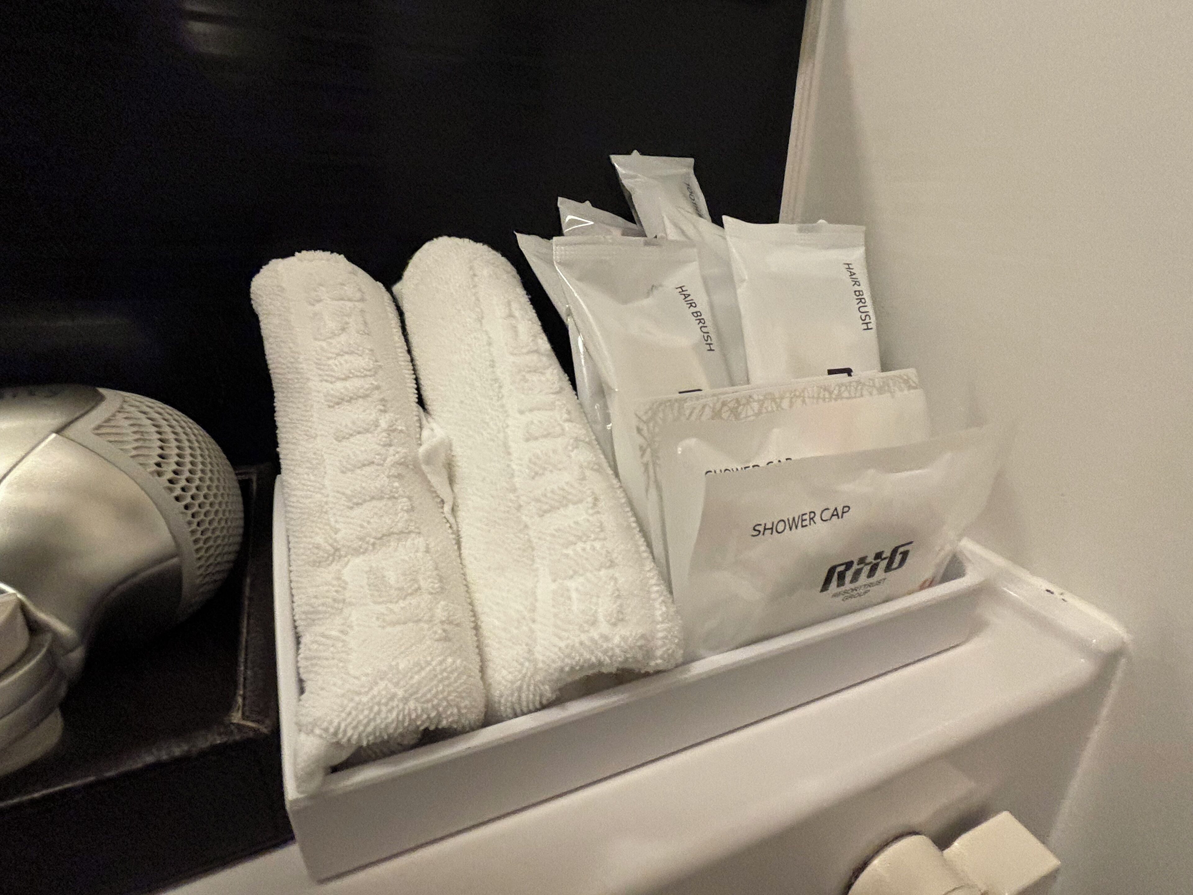 combined shower/bathtub, deep-soaking bathtub, free toiletries