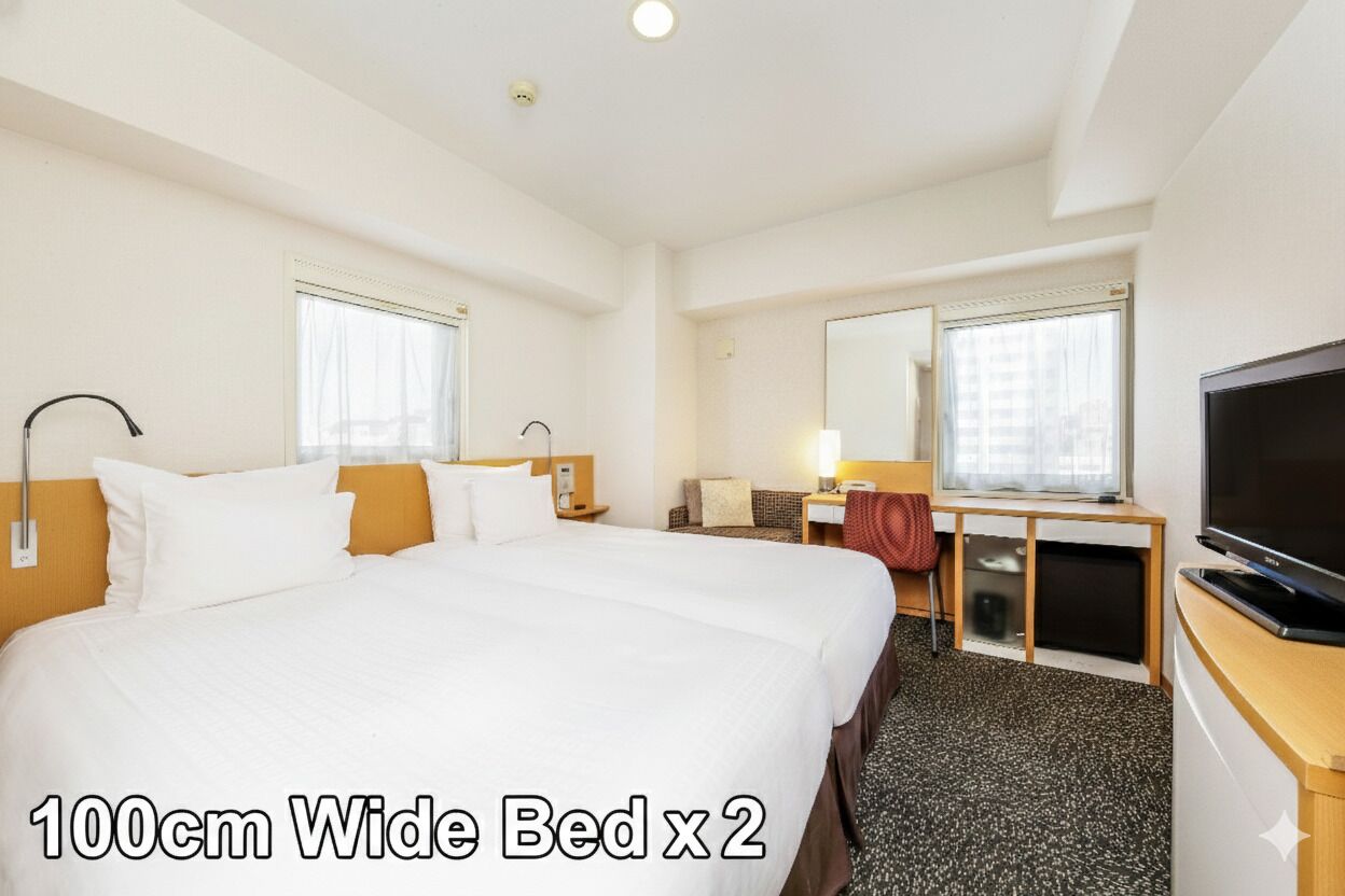 デスク、遮光カーテン、防音設備、WiFi (無料)