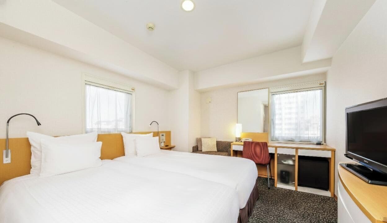 مكتب وستائر تعتيم وتجهيزات عازلة للصوت وواي فاي مجانًا