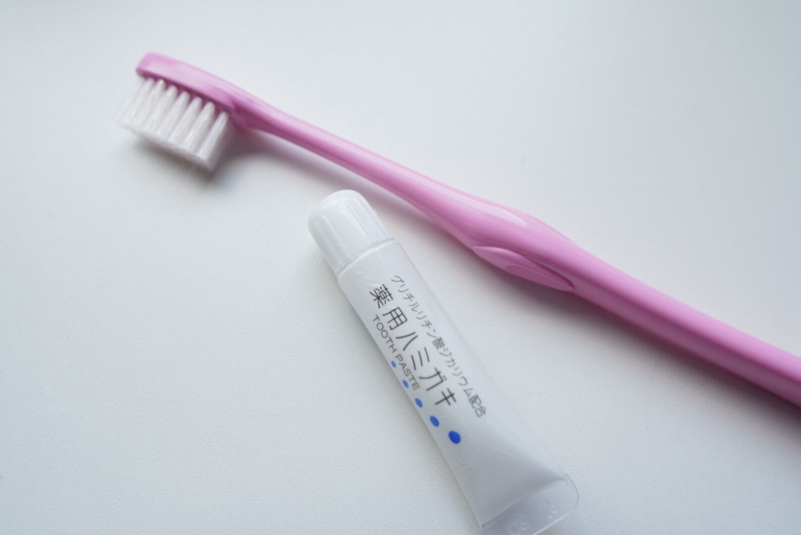 desk, blackout curtains, soundproofing, free wifi