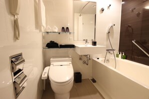 Un baño moderno con inodoro, lavabo y ducha.