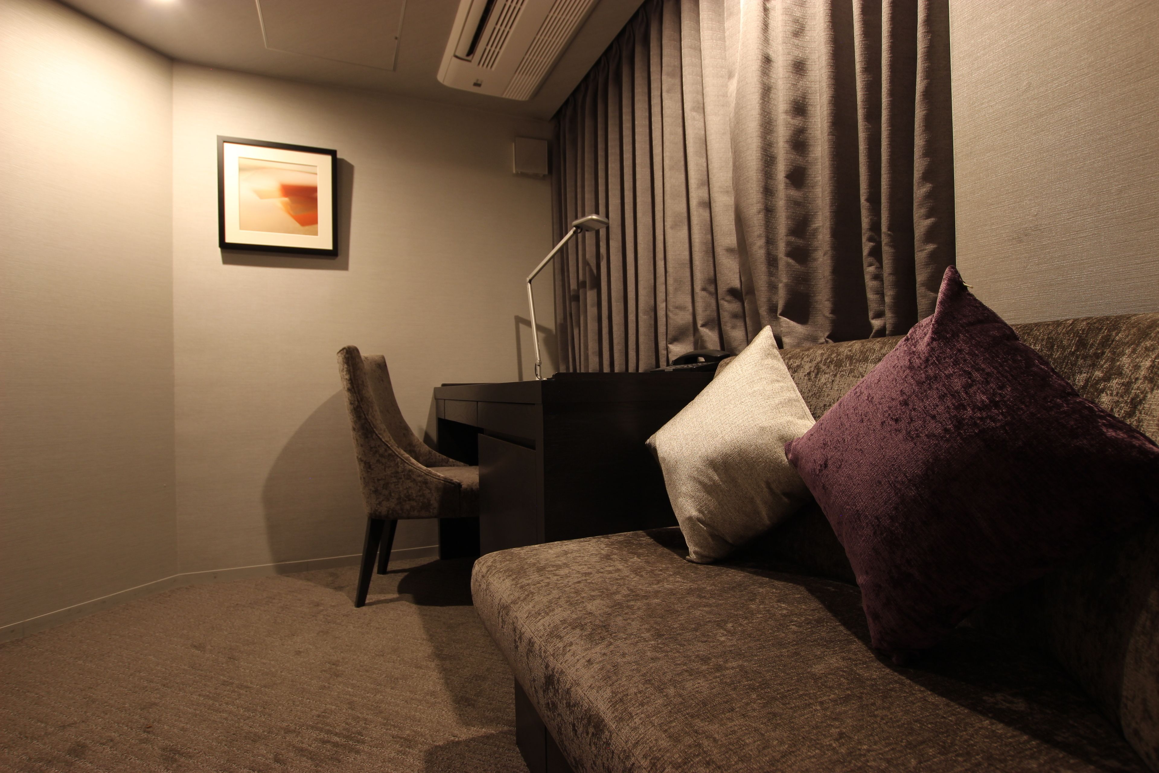 1 bedroom, down duvets, desk, blackout curtains