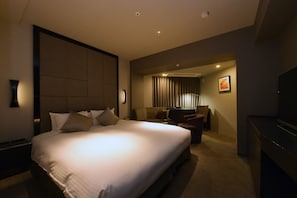 Down comforters, desk, blackout drapes, soundproofing - Hotel Trusty Nagoya Shirakawa (Nagoya)
