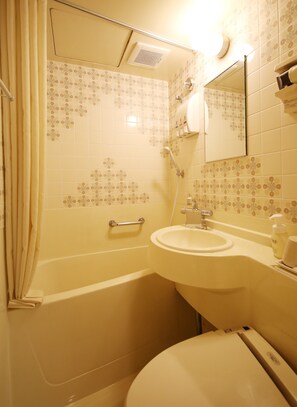 Combined shower/bathtub, free toiletries, hair dryer, slippers - Sun Hotel Nagoya Nishiki (Nagoya)