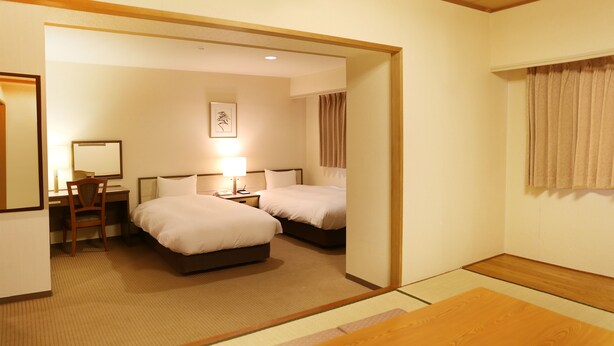 1 bedroom, down comforters, desk, blackout drapes