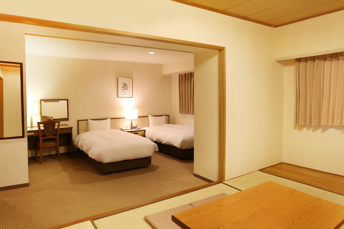 1 bedroom, down duvets, desk, blackout curtains
