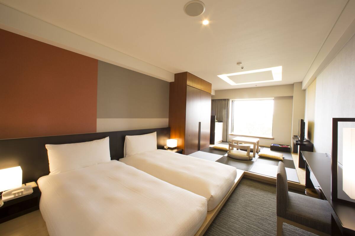 In-room safe, blackout curtains, free WiFi