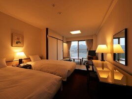 In-room safe, blackout drapes, free WiFi, bed sheets