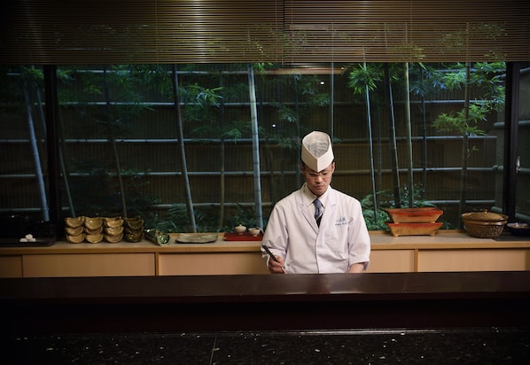 Se sirven desayunos, cenas y cocina japonesa