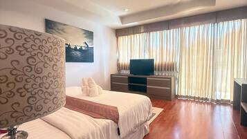 2 Bedroom Penthouse Pool Suite | Roupas de cama premium, camas com colchões pillow-top, frigobar