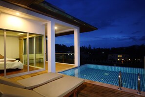 Luxe beddengoed, pillowtop-bedden, een minibar, een kluis op de kamer