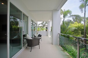 2 Bedroom Superior Jacuzzi Suite | 테라스/파티오