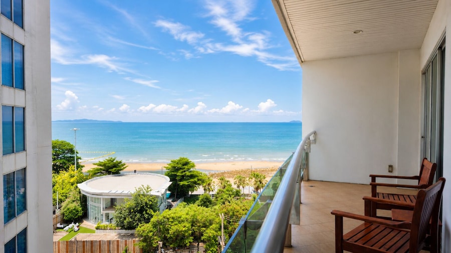 Royal Beach View Suites