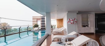 Royal Beach View Suites