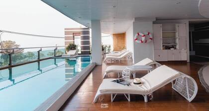 Royal Beach View Suites