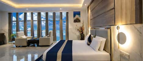 Premium Suite | Soundproofing, cribs/infant beds, rollaway beds, free WiFi