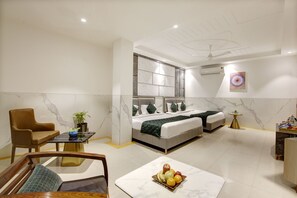 Family Room | Soundproofing, cribs/infant beds, rollaway beds, free WiFi
