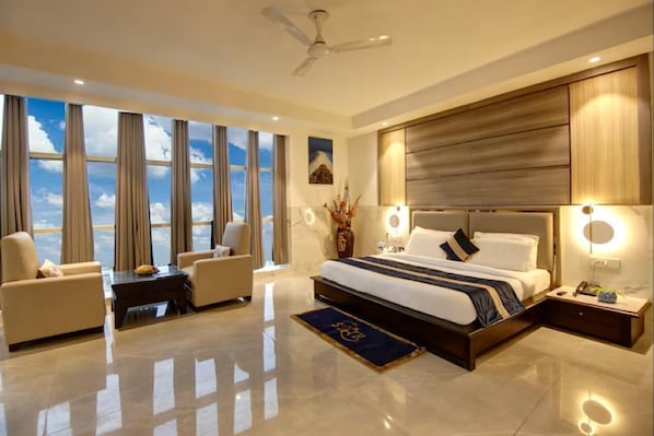 Premium Suite | Soundproofing, cribs/infant beds, rollaway beds, free WiFi
