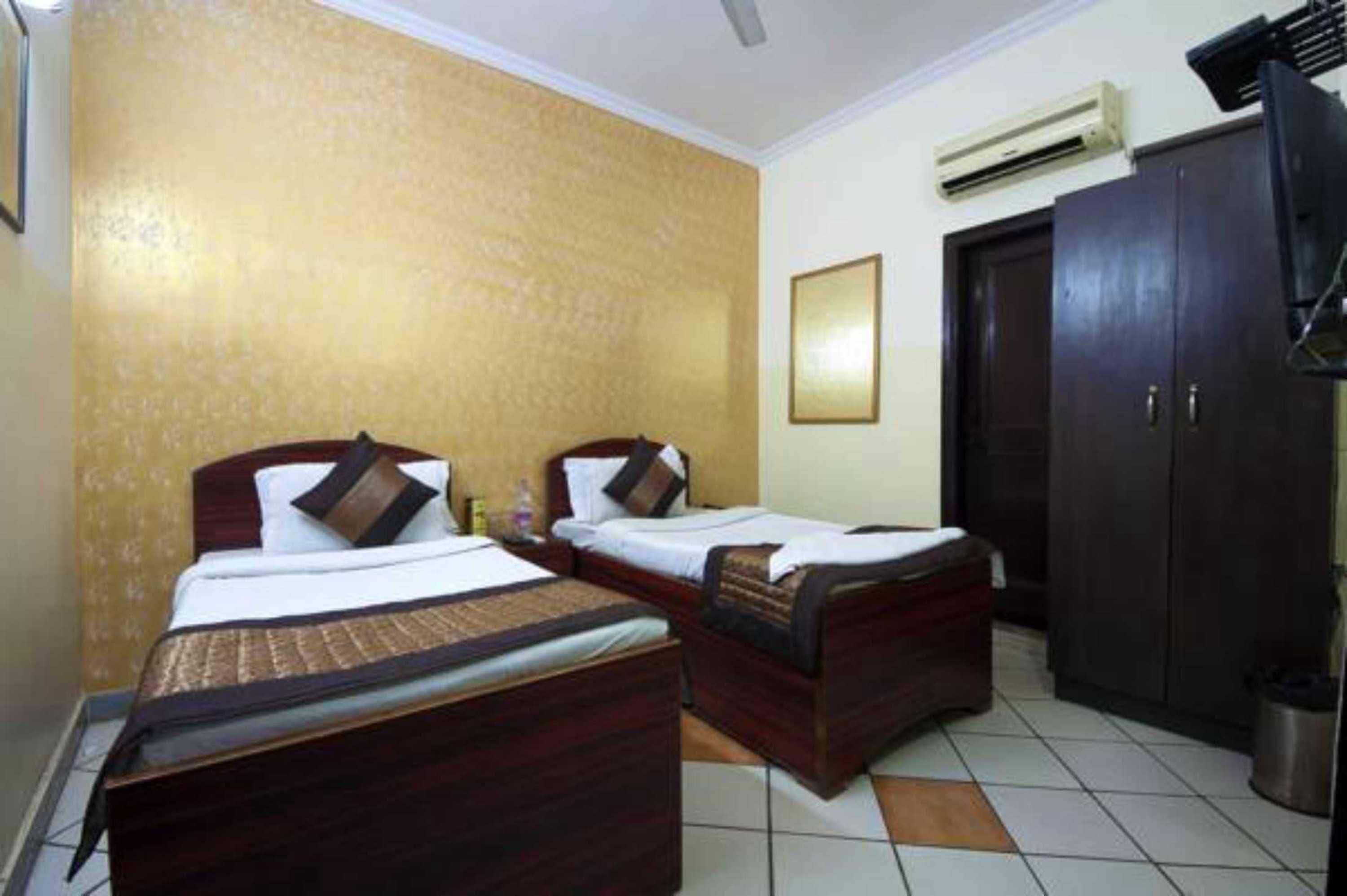 Photo - Hotel Airlift at Delhi Airport